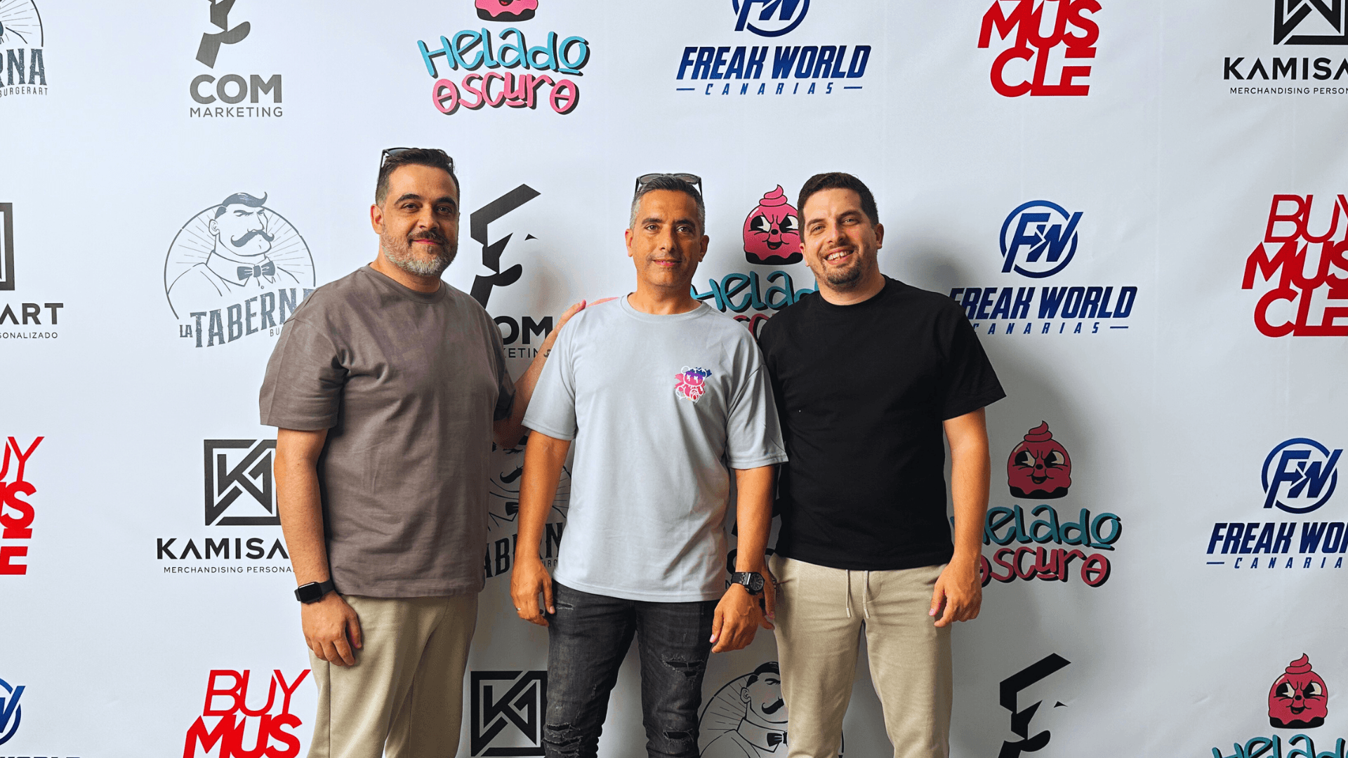 Celebrando un nuevo capítulo: El Podcast Helado Oscuro brilla en 3com marketing
