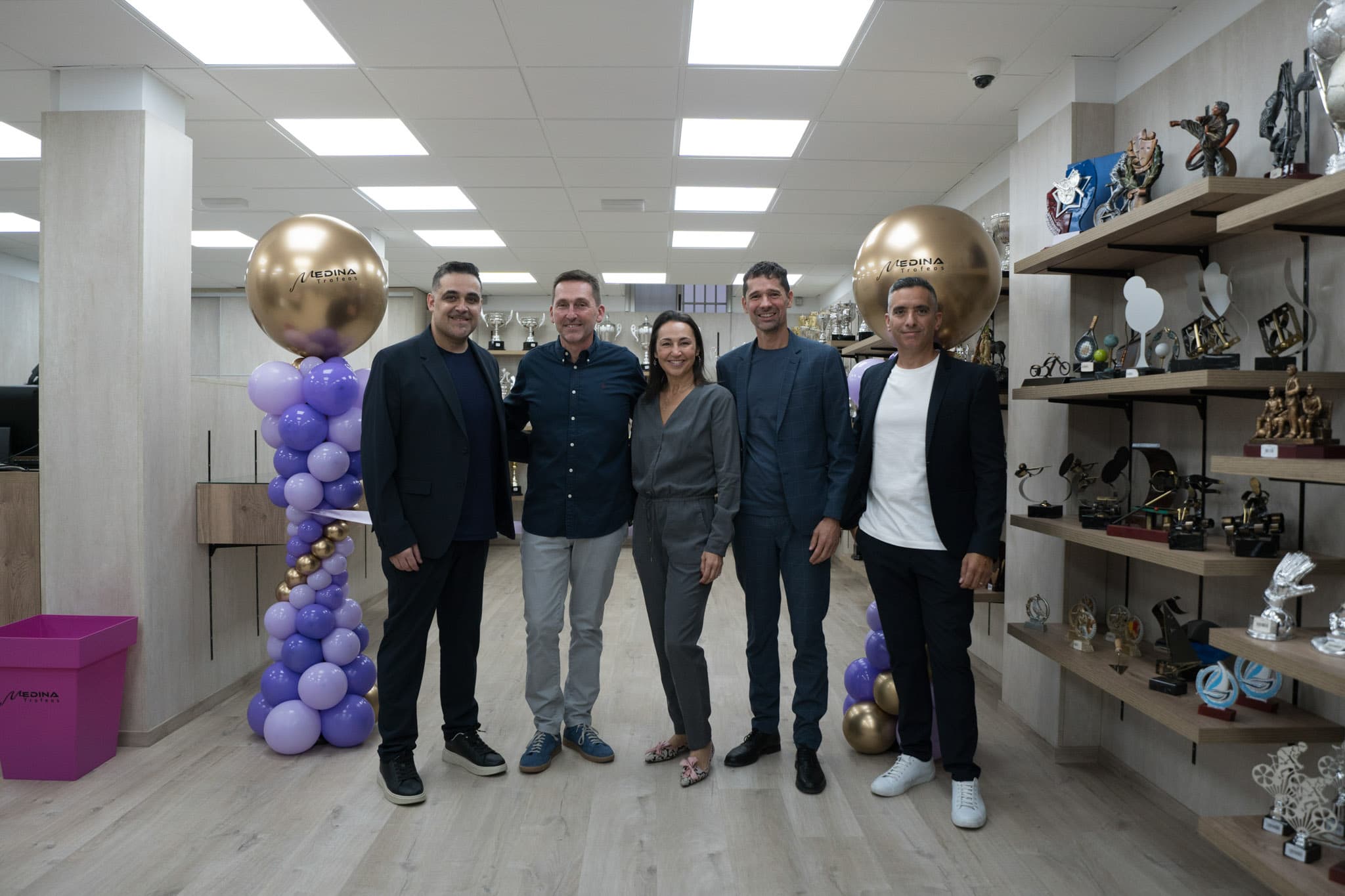 Chris Almeida, David del Toro y Juan Hierro, junto a Luis Medina y Yaiza Medina