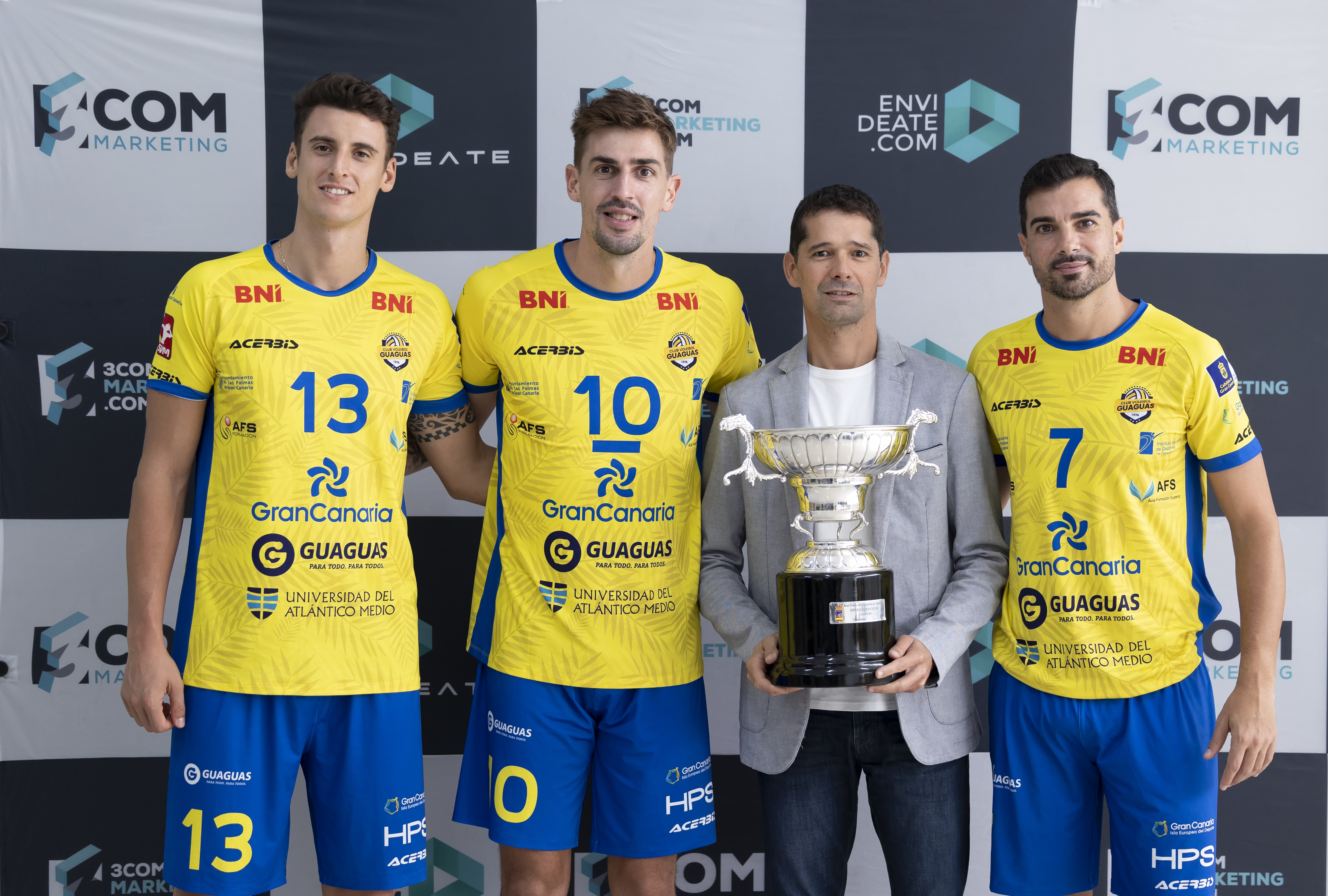 David del Toro, junto a Paolo Zonca, Jorge Almansa y Miguel Ángel de Amo, jugadores del CV Guaguas