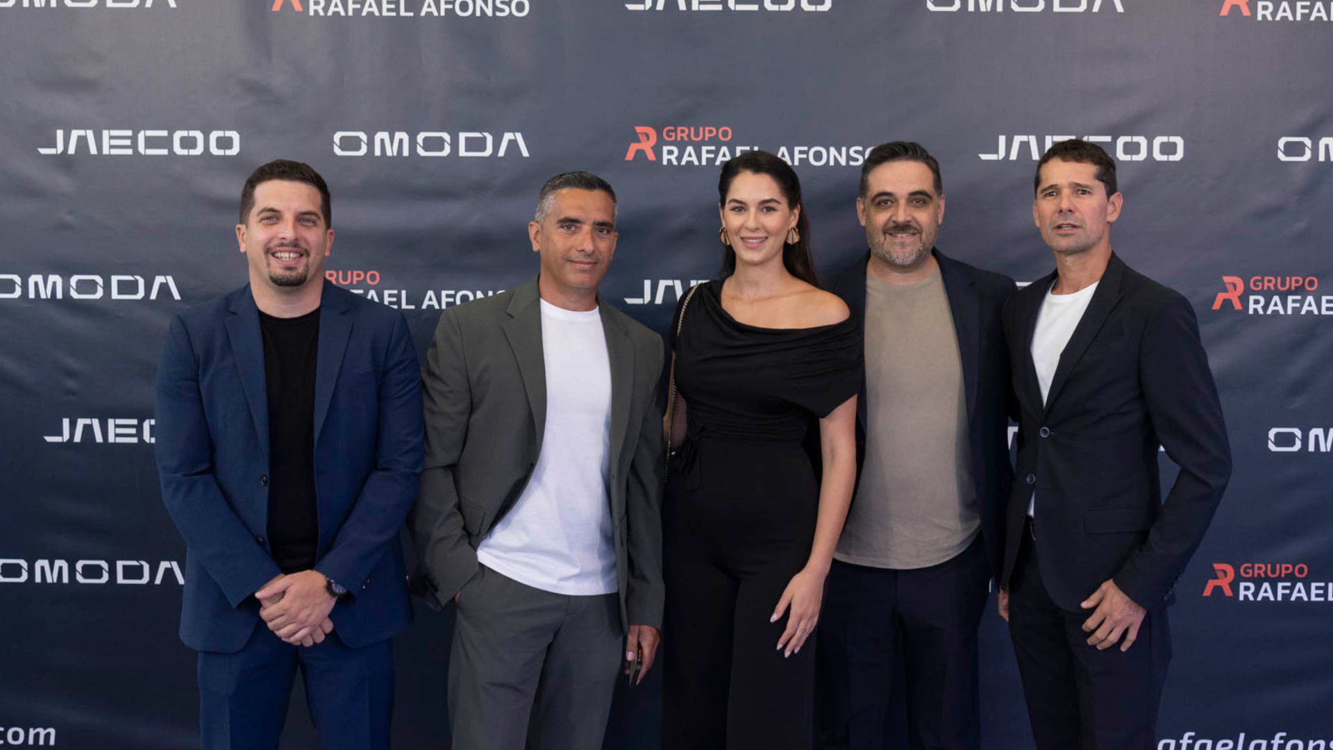 El equipo de 3COM Marketing en la inauguración del primer concesionario Omoda & Jaecoo