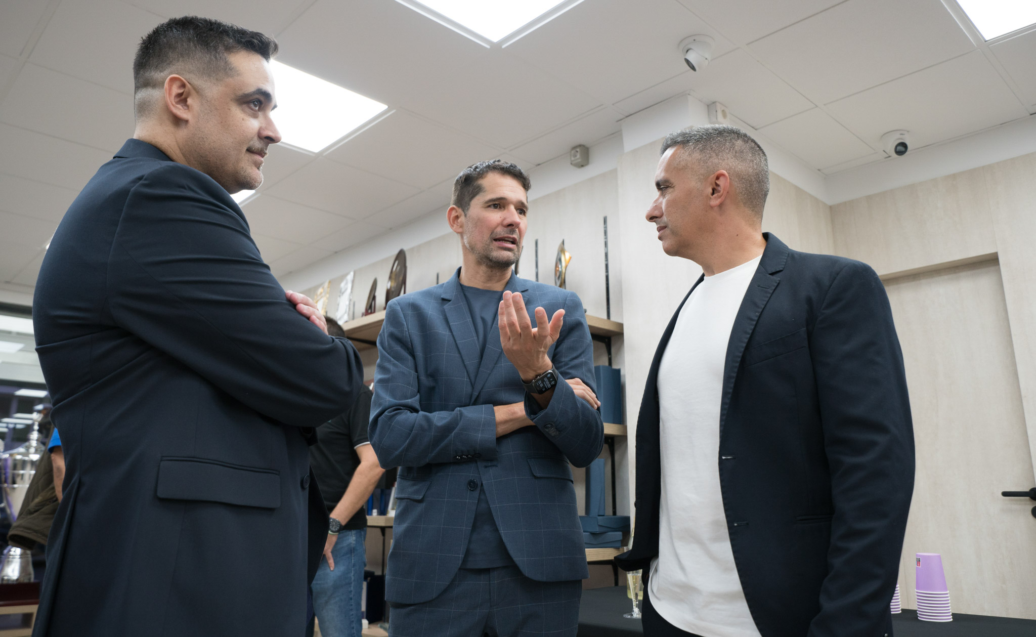 Chris Almeida, David del Toro y Juan Hierro charlando